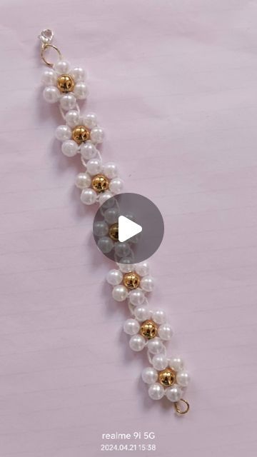 Diy Bracelet, Bracelet Patterns, Diy Easy Bracelets, Bracelets Handmade Diy, Handmade Jewelry Tutorials, Instagram Diy, Beaded Bracelet Patterns, Bead Work Jewelry, Jewelry Tutorials