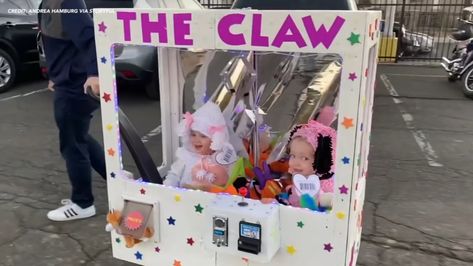 The Claw Costume, Claw Machine Costume, Claw Costume, Halloween Makeup Pumpkin, Wagon Costume, Pumpkin Party Ideas, Wagon Ideas, Twin Costumes, Homecoming Spirit Week