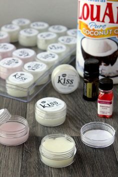 Lipgloss Recipe, Homemade Lip Gloss, Natural Lip Gloss, Diy Kosmetik, Diy Lips, Body Scrubs, Diy Health, Lip Balms, Beauty Recipe