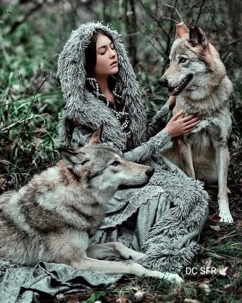 Fairytale Animals, Native American Tattoo, Wolf Costume, Wolves And Women, Warrior Outfit, Dog Photoshoot, Wolf Love, Red Wolf, Beautiful Wolves