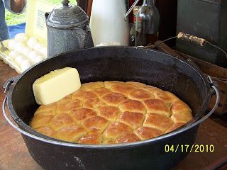 Dutch Oven Recipes Cast Iron, Sourdough Biscuits, Dutch Oven Camping, Open Fire Cooking, Dutch Oven Cooking, Chuck Wagon, Dutch Oven Recipes, Cast Iron Recipes, Fire Cooking