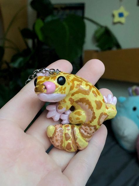 Clay Gecko, Leopard Gecko Art, Polymer Keychain, Clay Lizard, Reptile Crafts, Ceramic Creatures, Ideas Ceramica, Small Lizards, Cute Lizard