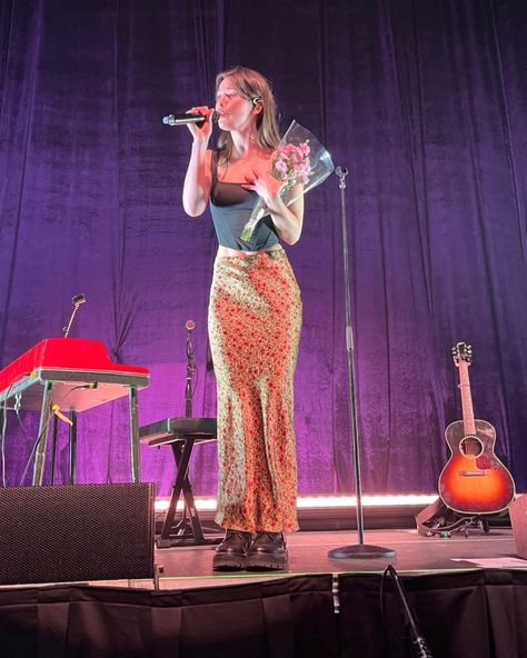 Gracie Abrams Nation on Instagram: “Gracie on stage tonight in Denver, CO. (via @officialsourtour's story)” Gracie Abrams Concert, Kawaii Clothes Goth, Concert Outfit Ideas, Gracie Abrams, Concert Fits, Blair Waldorf, Outfit Inspo Fall, On Stage, Outfits Aesthetic