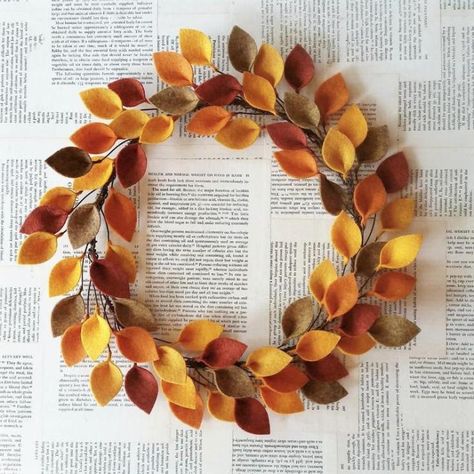 Etsy fall wreath Felt Leaf Wreath, Fall Wreath Tutorial, Minimalist Wreath, Tovad Ull, Felt Leaf, Fall Leaf Wreaths, Fall Thanksgiving Wreaths, Fleurs Diy, Modern Wreath