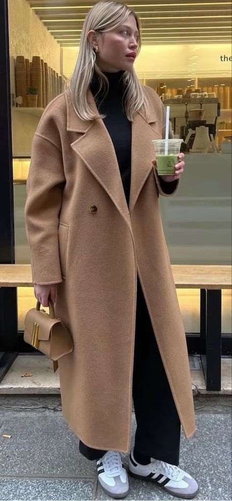 Camel Coat Outfit 2023, Autm Outfit Women 2023, Trendy Coats For Women 2023, Tan Coat Outfit Winter, Beige Coat Outfit Classy, Nude Coat Outfit, Streetstyle 2023 Women, Camel Wool Coat Outfit, Camel Coat Outfit Winter Style