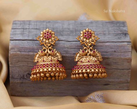 Antique Kemp Jhumkas ~ South India Jewels Kemp Jhumkas, Jhumka Design, Antique Jhumka, Temple Jewellery Earrings, Engagement Mehndi, Gold Jhumka, Jhumka Designs, Gold Earrings Indian, Gold Jhumka Earrings