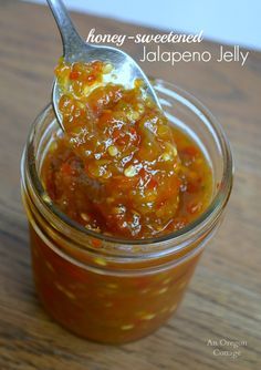 Honey Sweetened Jalapeno Jelly with a jam-like consistency and all the flavor of the sugar laden version! Preserve Recipes, Jalapeno Jelly Recipes, Jalapeño Jelly, Pepper Jelly Recipes, Candied Jalapenos, Jalapeno Jelly, Vegan Recepies, Pepper Recipes, Canning Ideas