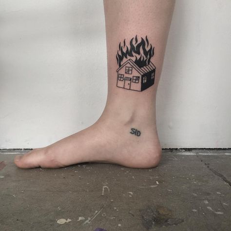 1989 Tattoo Ideas, Burning House Tattoo, Tattoo Casa, 1989 Tattoo, Tattoo Ideas Women, Horrible Tattoos, House Tattoo, Surreal Tattoo, Food Tattoos