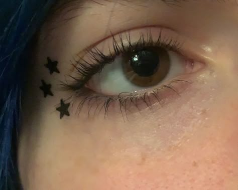 Star Eyeliner, Funky Makeup, Coraline Jones, Cute Eye Makeup, Swag Makeup, Star Makeup, Smink Inspiration, Dope Makeup, Astral Projection