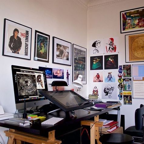 Art Studio Design Workspaces, Studio Seni, Artist Desk, Artist Workspace, Art Studio Room, Art Studio Design, Art Studio At Home, Dream Studio, Workspace Inspiration