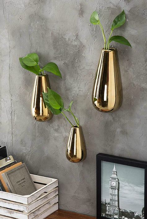 Ten beautiful vases you can hang on the wall -  Gold-tone wall-mounted vases  #vase #flowers #plants #planter Glass Wall Vase Decor, Wall Vase Decor Ideas, Wall Vases With Flowers, Hanging Vases On Wall, Wall Vase Decor, Wall Mounted Vase, Hanging Glass Vase, Wall Vases, Hanging Vase