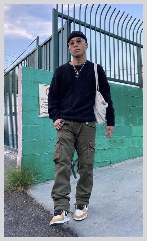 Khaki Cargos Outfits Men, Green Cargos Outfit Men, Green Cargo Pants Outfit Men, Mens Skater Style Outfits, Cargo Outfit Men, Future Streetwear, Y2k Streetwear Men, Grey Cargo Pants Outfit, Campus Fits