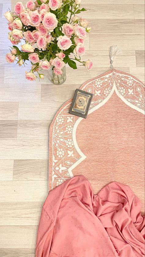 Wallpaper Islami, Prayer Room Ideas, Seni Khat Islam, Islamic Wallpaper Iphone, Buku Skrap, Fotografi Alam Semula Jadi, Islamic Artwork, Muslimah Aesthetic, Wallpaper Nature Flowers