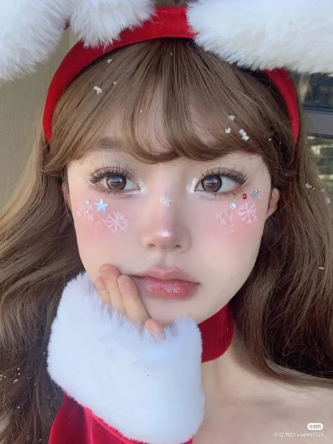 Christmas Makeup Looks, Christmas Eyeshadow, Christmas Makeup Ideas, Christmas Eye Makeup, Disney Makeup, Elizabeth Gillies, Dope Makeup, Easy Makeup, Christmas Makeup