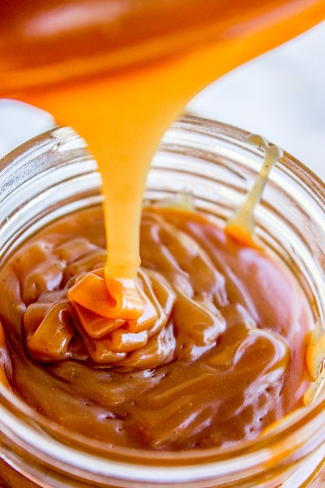 My Favorite Caramel Sauce - The Food Charlatan Easy Lemon Desserts, Lemon Desserts Healthy, Bourbon Caramel Sauce, The Food Charlatan, Desserts Healthy, Caramel Recipes Sauce, Homemade Caramel Sauce, Cake Mixes, Food Charlatan