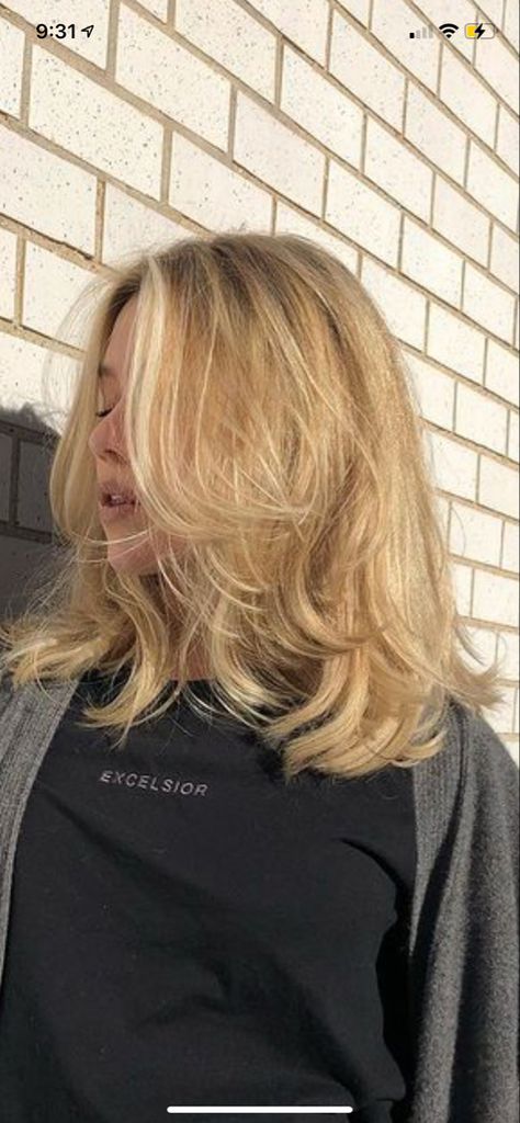 Haircuts For Awkward Length, Blonde Hair W Curtain Bangs, Hair Blonde Mid Length, Short Blonde Hair Face Frame, Layers Haircut Mid Length, Haircuts Short To Medium Length, Blond Short Layered Hair, Shorter Thick Hair Styles, Natural Blonde Mid Length Hair