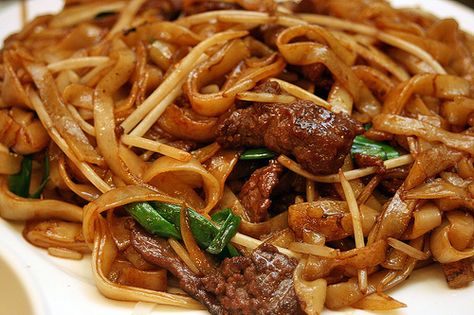 Noodles Asian, Chow Fun, Chinese Beef, Beef Rice, Chinese Noodles, Fried Noodles, Asian Inspired Dishes, Foreign Food, Rice Noodle