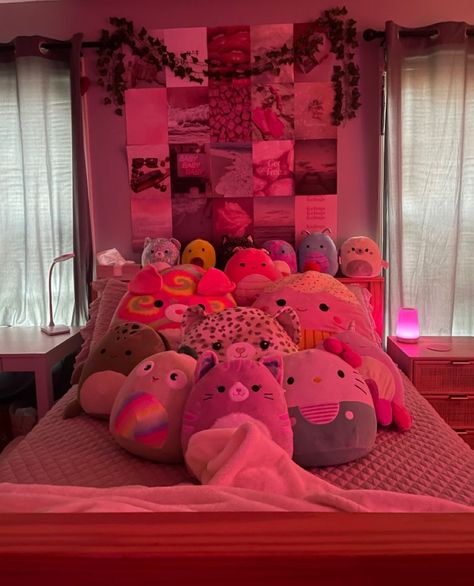 A Lot Of Squishmallows, Room Full Of Plushies, Bed With Lots Of Stuffed Animals, Squishmallows On Bed, Bed With Squishmallows, Dream Teen Bedrooms, Cute Squishmallows, Bedrooms Inspiration, Diy Girls Bedroom