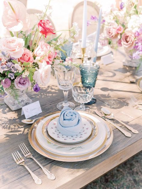 Kara's Party Ideas Bridgerton Inspired Baby Shower | Kara's Party Ideas Fairytale Baby Shower, Hair Clips Bridal, Floral Table Setting, Veils Wedding, Classy Baby Shower, Bridal Shower Inspo, Bridgerton Inspired, Wedding Tiaras, Guest Table