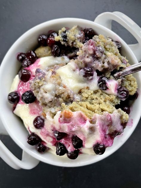 Cheesecake Baked Oats, Moist Blueberry Cake, Cheesecake Baked, Cake For Breakfast, Cozy Weekend, Baked Oats, Blueberry Cake, Sweet Cream, Blueberry Cheesecake