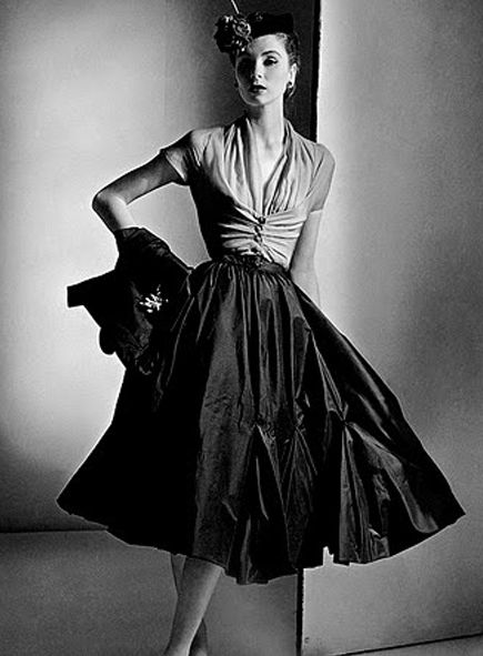 50's Fashion, Mode Retro, Fifties Fashion, Paris Mode, Look Retro, Fashion 1950s, Vintage Fashion Photography, Dior Haute Couture, 50 Style