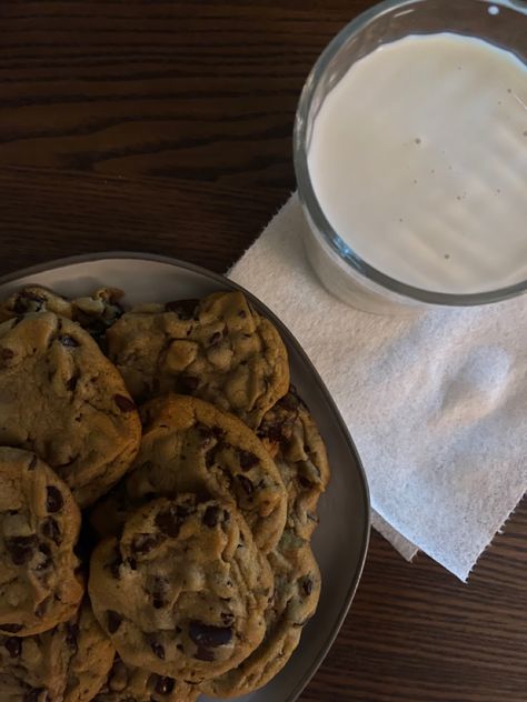 Simple and easy night time treat, pilsbury cookies and soy milk :) Cookies With Milk, Cookies And Milk Aesthetic, Milk And Cookies Aesthetic, Cookies And Milk, Milk And Cookies, Cookie Business, Junk Food Snacks, Milk Cookies, Food Therapy