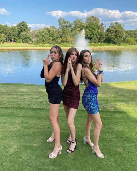 Hoco Pics For 3, Trio Formal Poses, Pics To Recreate With Friends Trio, Three People Prom Poses, Trio Dance Poses For Pictures, Homecoming Poses 3 People, Semi Formal Pictures Best Friends, Trio Poses For Pictures, Trio Homecoming Poses