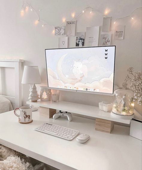 Aesthetic Desk Setup Gaming, White And Gold Gaming Setup, Minimalist White Desk Setup, All White Gaming Setup, Neutral Gaming Setup, White Setup Gaming, Cute Computer Setup, White Game Room, White Gaming Room