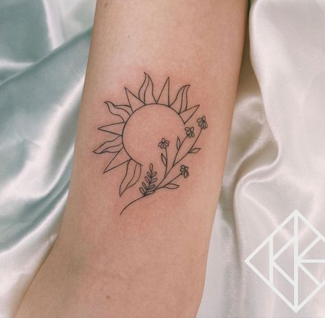 Simplistic Tattoos Forearm, Rising Sun Tattoos, Sunshine Tattoo, Cute Simple Tattoos, Sun Tattoo Designs, Bff Tattoos, Sun Tattoos, Discreet Tattoos, Sun Tattoo