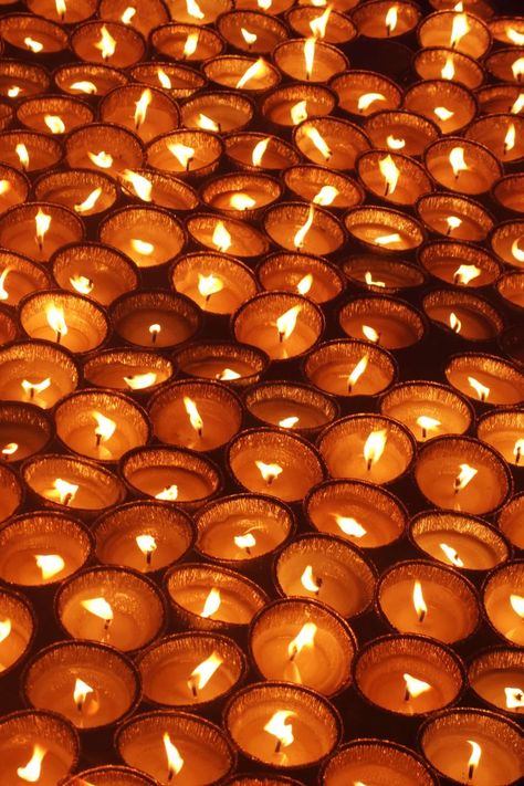 Diwali, the festival of lights, is one of the major celebrations in India. It is celebrated as a 5-day festival. Read this blog by Rabia Kochar @divinelight_by_rabiakochar , Founder at Divinelight to know about the prominence of each day of Diwali. Sign up on our website www.sororedit.com and get a Free Healthy Smoothies Recipe Book. #diwali #india #festival #diwaligifts #love #happydiwali #diwalidecorations #diwalidecor #govardhanpuja #bhaidooj #womencommunity #singaporeblogger #sororedit Beige Candles, Diwali Wallpaper, Diwali Pictures, Happy Diwali Images, Diwali Diya, Diwali Party, Diwali Images, Diwali Greetings, Festivals Around The World