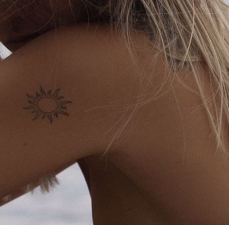 Zwilling Tattoo, Tattoo Sonne, Hippie Tattoo, The Sun Will Rise, Boho Tattoos, Darkest Night, Beach Tattoo, Sun Tattoos, Discreet Tattoos