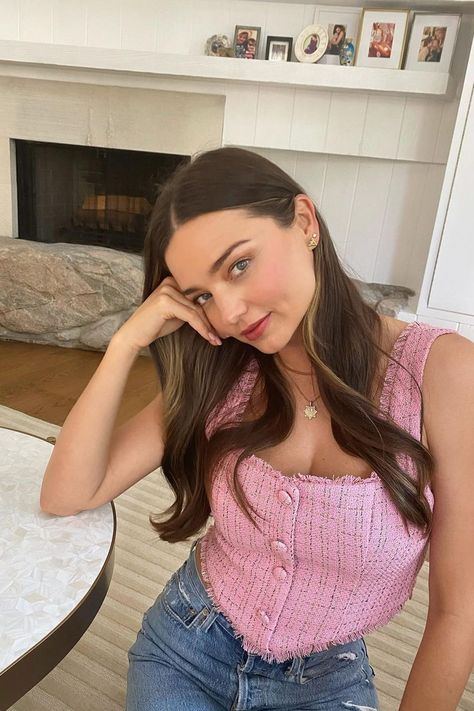 Miranda Kerr Miranda Kerr Outfits, Miranda May, Miranda Kerr Hair, Evan Spiegel, Kora Organics, Miranda Kerr Style, Natural Skincare Brands, Celery Juice, Instagram Famous