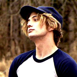 𝐊𝐈𝐍𝐆, 𝐜𝐚𝐢𝐮𝐬 𝐯𝐨𝐥𝐭𝐮𝐫𝐢. - 𝐜𝐚𝐬𝐭 & 𝐩𝐥𝐚𝐲𝐥𝐢𝐬𝐭. - Wattpad Jasper Hale, Forks, Year Old, Twins, Tumblr, Books