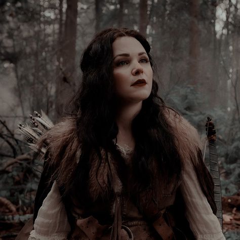 Snow Once Upon A Time, Once Upon A Time Mary Margaret, Mary Margaret Blanchard Aesthetic, Once Upon A Time Snow White, Snow White Once Upon A Time, Snow White Ouat Aesthetic, Hunt Aesthetic, Ouat Snow White, Ouat Aesthetic