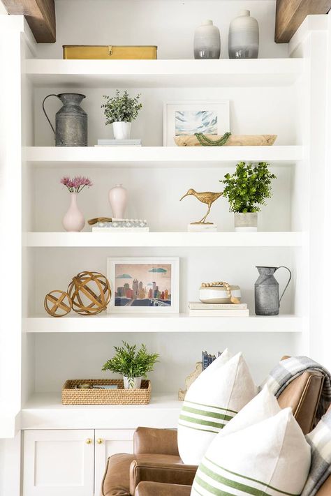 Bria Hammel Interiors, Bria Hammel, Decoration Vitrine, Shelf Decor Living Room, Minnesota Home, Bookcase Decor, Bookshelf Styling, White Shelves, Estantes Flotantes