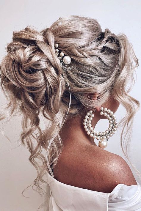 Medium Length Updo, Bridal Hair Updo, Quince Hairstyles, Long Hair Wedding Styles, Wedding Hair Inspiration, Hair Wedding, Wedding Hairstyles Updo, Wedding Updo, Wedding Hairstyles For Long Hair