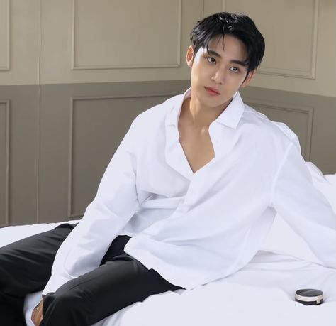 Seventeen MINGYU 1st Look Photo Shoot BEHIND 211116 Seventeen Mingyu, Kim Min Gyu, Asian Short Hair, Seventeen Debut, Studio Photoshoot, Mingyu Seventeen, Kim Min, Lorde, Poses For Men