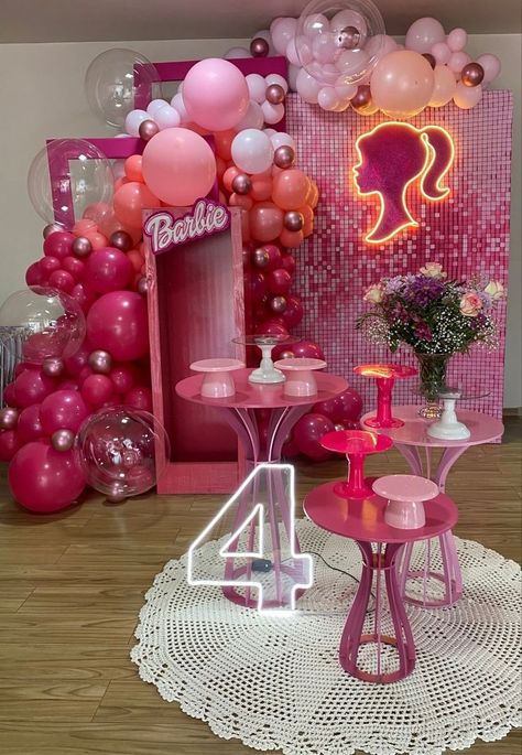 Barbie Dream Together Party, Barbie Diy Decorations Party, Black Barbie Themed Birthday Party, Barbie 7th Birthday Party Ideas, Barbie Party Theme Ideas, Toddler Barbie Birthday Party, Barbie Birthday Theme Ideas, Barbie Themed Birthday Party Decor, Barbie Centerpieces Ideas