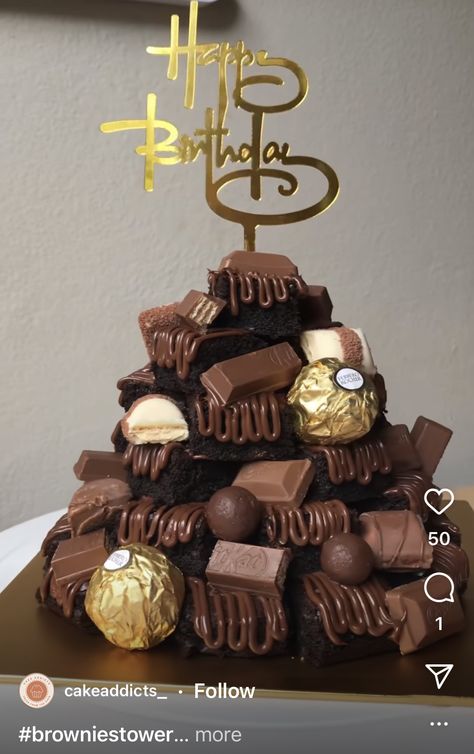 Brownie Cake Tower, Brownie Birthday Cake Tower, Birthday Brownies Decoration, Brownie Tower Cake, Brownie Stack Cake, Brownie Tower Ideas, Brownie Decorating Ideas Birthday, Brownie Decorating Ideas Design, Brownie Stack