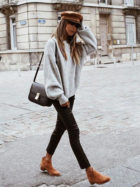 It's officially sweater weather. Snuggle into these cozy sweaters that pair perfectly with jeans. Fall Outfits 2018, Perfect Winter Outfit, Walking Down The Street, Winter Street, Stil Boho, Mode Casual, Womens Winter, Urban Street Style, Outfit Trends