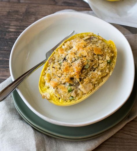 turkey tetrazzini Spaghetti Squash Alfredo, Spaghetti Squash Boat, Veggie Noodle, Spaghetti Squash Recipe, Creamy Spaghetti, Feel Good Foodie, Turkey Tetrazzini, Healthy Casserole, Leftover Turkey Recipes