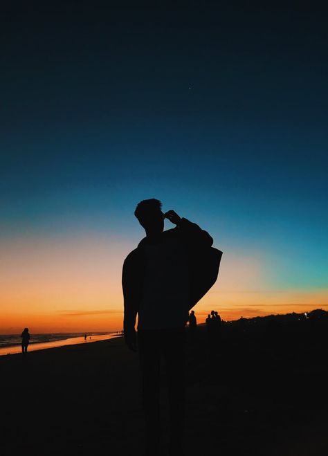 Silhouette of Man Wearing Backpack · Free Stock Photo Silhouette Photography, Best Profile Pictures, Alone Photography, Best Background Images, Boy Photography Poses, Boy Photography, Photography Poses For Men, Cool Pictures Of Nature, Dark Photography