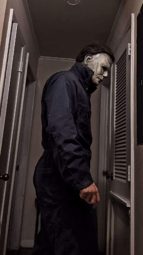 Michael Myers Dbd, Halloween Killers, Michael Myers Costume, Horror Killers, Horror Movie Killers, Michael Myers Art, Michaels Halloween, Michael Meyer, Horror Party