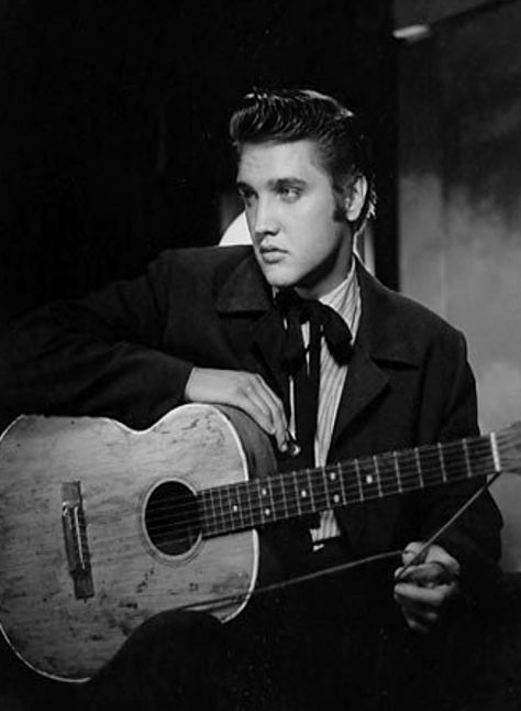 ELVIS 56 Elvis Love Me Tender, Love Me Tender, Elvis Presley Images, Young Elvis, John Lennon Beatles, Jailhouse Rock, Riley Keough, Elvis Presley Pictures, Beatles John