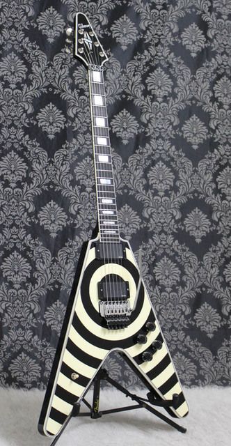 Gibson Zakk Wylde Flying V #guitar #guitars #guitarist #musician #musicians #gibson V Electric Guitar, Zakk Wylde Guitar, V Guitar, Flying V Guitar, Gibson Flying V, Electric Guitar Design, Zakk Wylde, Guitar Obsession, Guitar Finishing