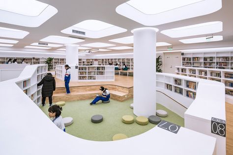 Jingshan School Library Renovation / Hui-Yin Design & Research, Sinked open reading area. Image © Weiqi Jin Library Interior Design Public, School Library Interior, Library Interior Design, Library Renovation, Public Library Design, School Library Design, Library Interior, Library Architecture, Interior Design School