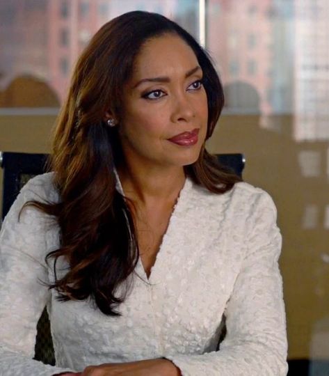 Jessica Pearson - Gina Torres 6.02 Jessica Pearson, Gina Torres, Executive Fashion, Lawyer Outfit, Black Femininity, Professional Fashion, Suit Fashion, Work Fashion, Business Casual