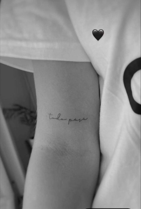 Meaningful Quotes Short Tattoos, Self Love Spanish Tattoo, Amor Tattoo Placement, Everything Will Work Out Tattoo, Que Cera Cera Tattoo, Lo Que Sera Sera Tattoo, Con Amor Tattoo, Mi Vida Tattoo, Vivir Tattoo