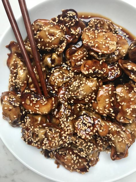 Sweet And Sour Cauliflower, Six Vegan Sisters, Vegan Appetizers Recipes, Vegan Lunch Recipes, Vegan Asian, Vegan Comfort Food, Vegan Appetizers, Perfect Appetizers, Sweet And Sour