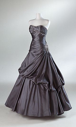 grey Prom Dress Aesthetic, Grey Prom Dress, Prom Dress Inspiration, Pretty Prom Dresses, Dress Aesthetic, Prom Girl, Gala Dresses, Glam Dresses, Dress Evening